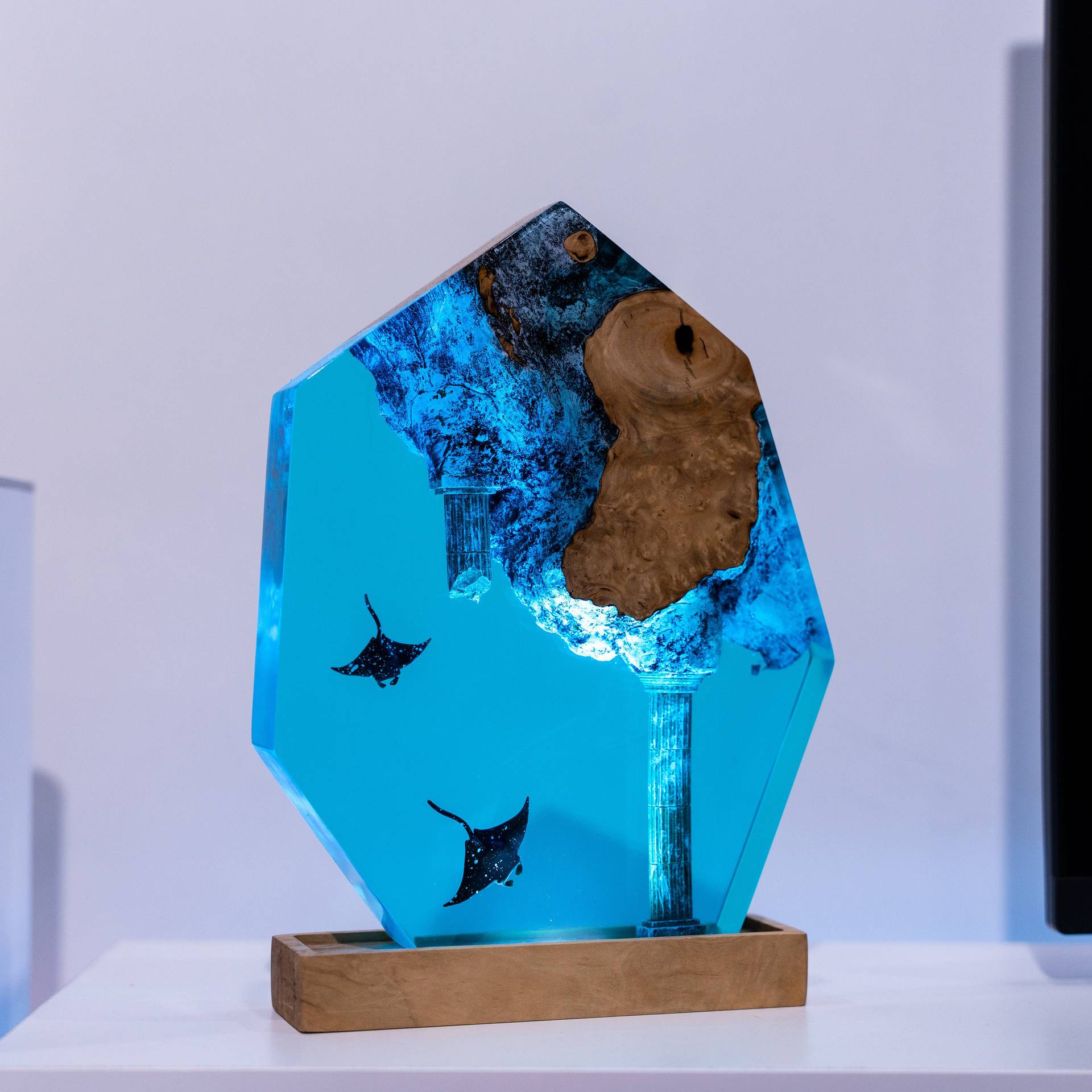 Customized Items Resin Table L - огляд і ціна Lighting Room Decor Items