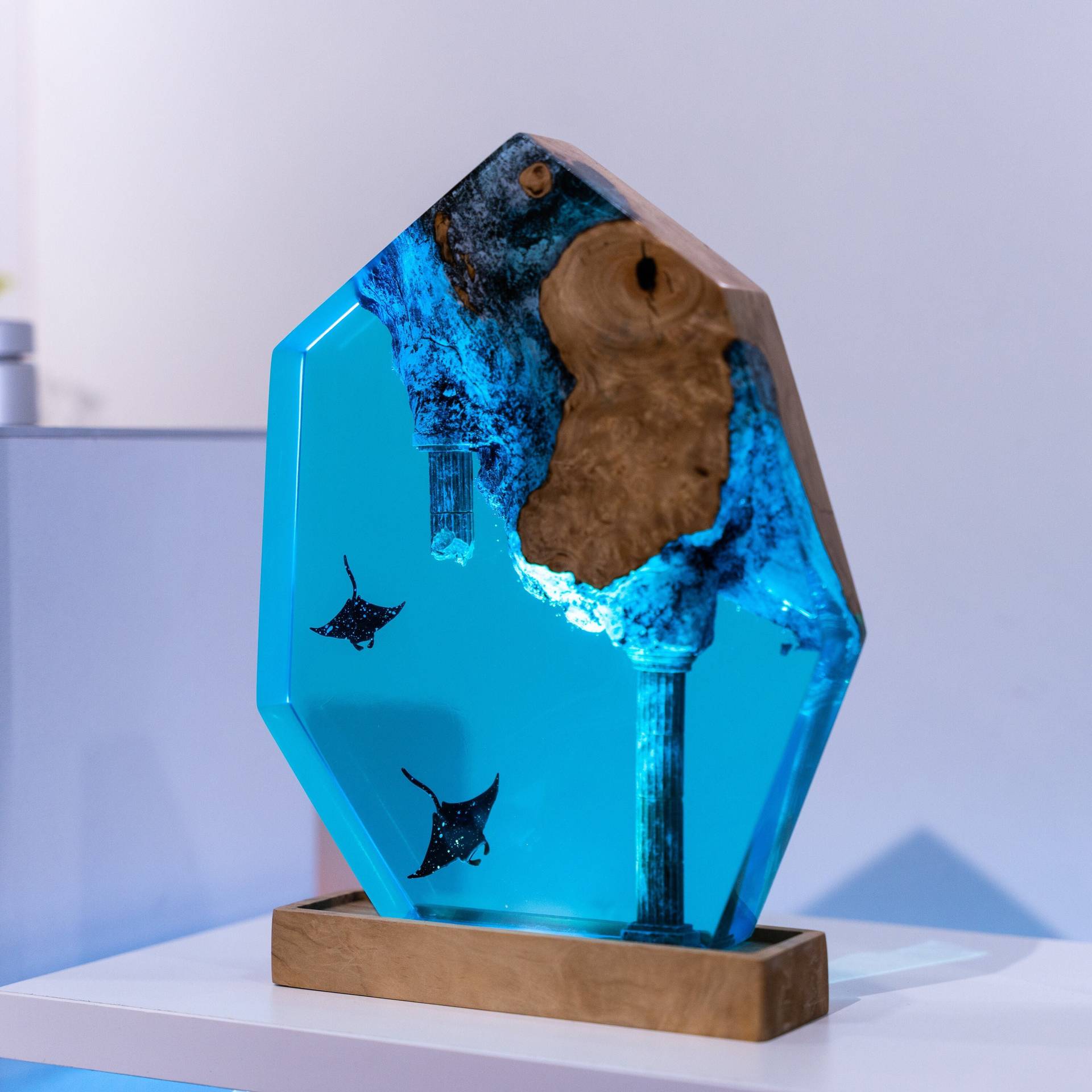 Customized Items Resin Table L - огляд і ціна Lighting Room Decor Items